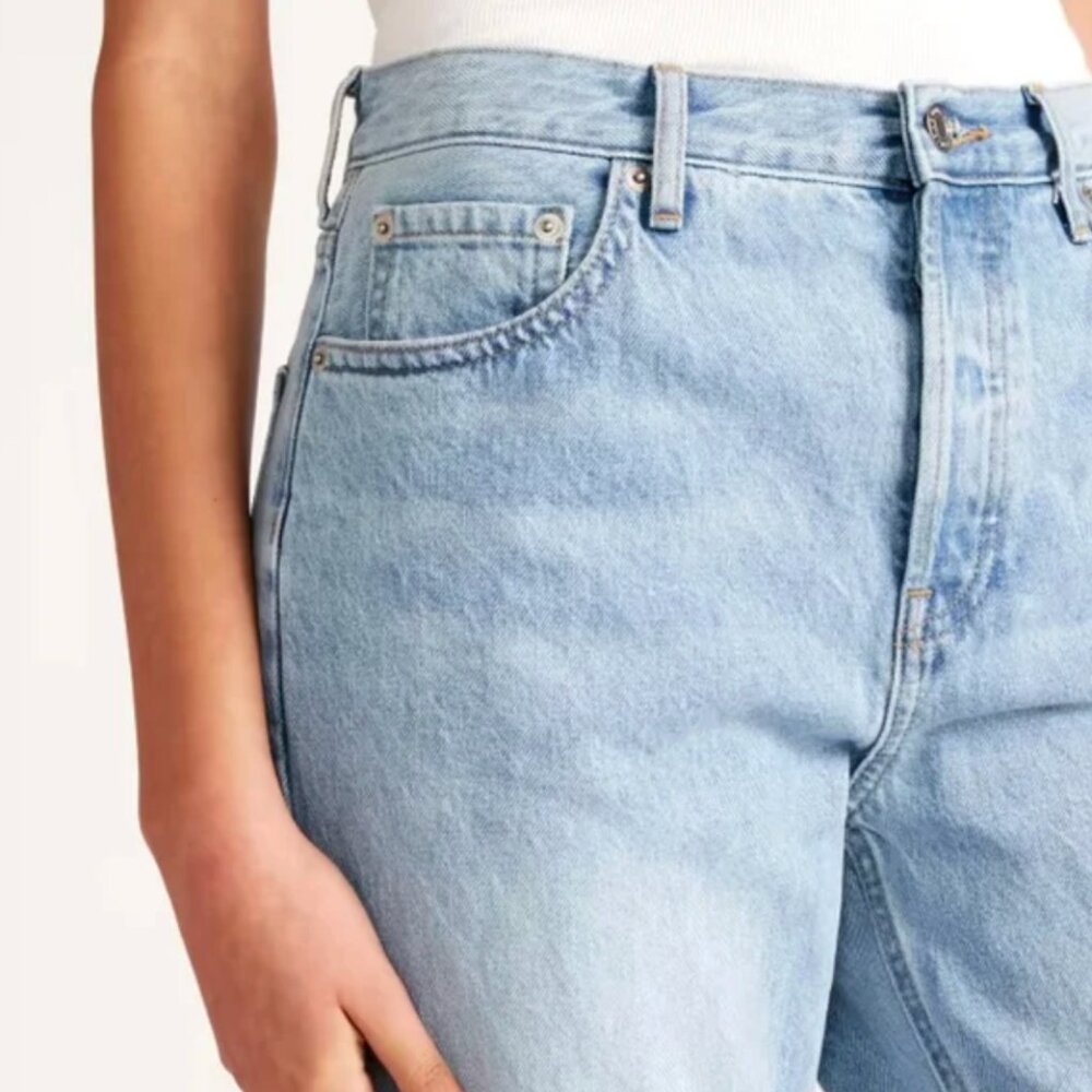 EVERLANE The 90's Cheeky Jeans in Diamond Light Wash Size 26 Minimalist Preppy - Picture 2 of 14